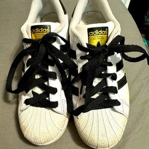 Boys youth size 4 adidas “superstar” collection. In GREAT CONDITION!!!